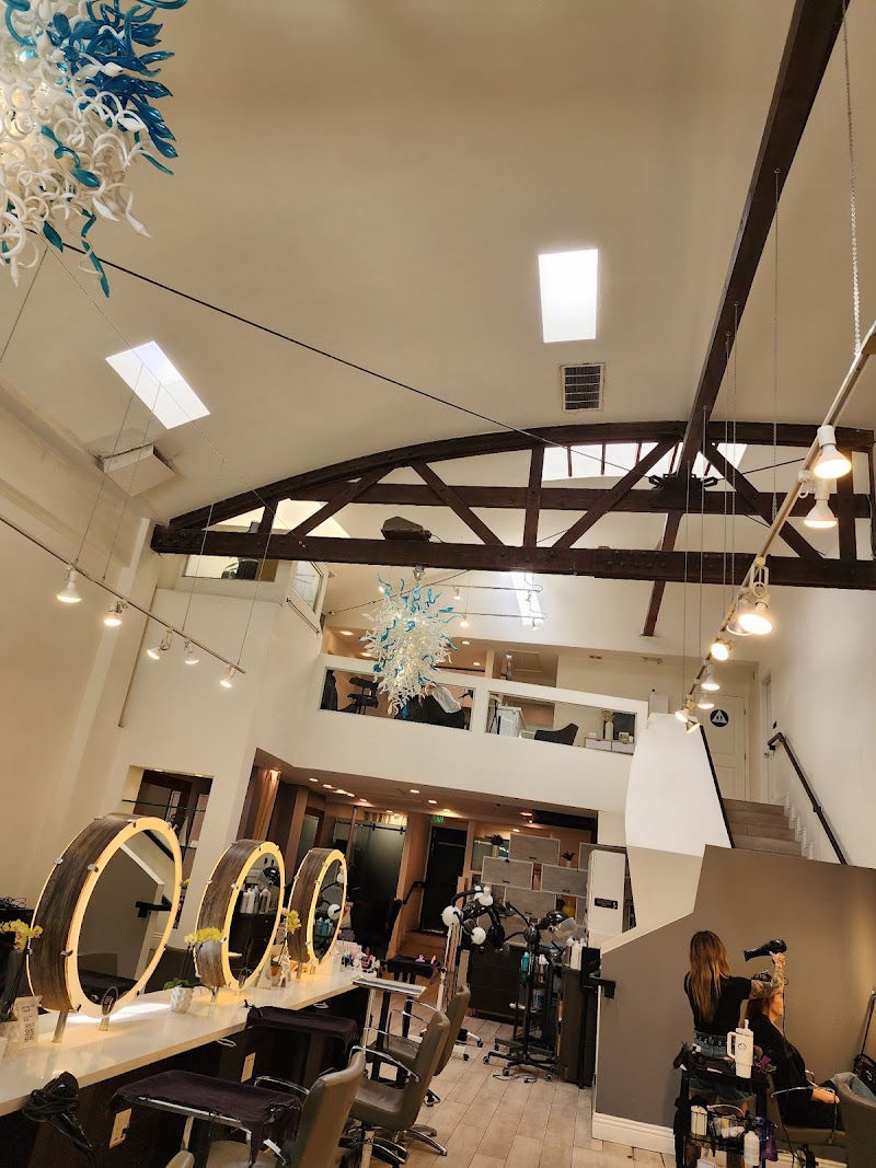 Nail Salon at 𝗡𝗘𝗟𝗦𝗢𝗡 𝗝 Salon Beverly Hills in Los Angeles