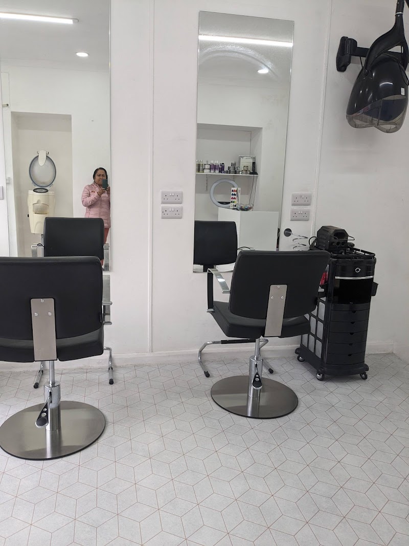 Nail Salon at Dee - Threading & Waxing From £6 in London