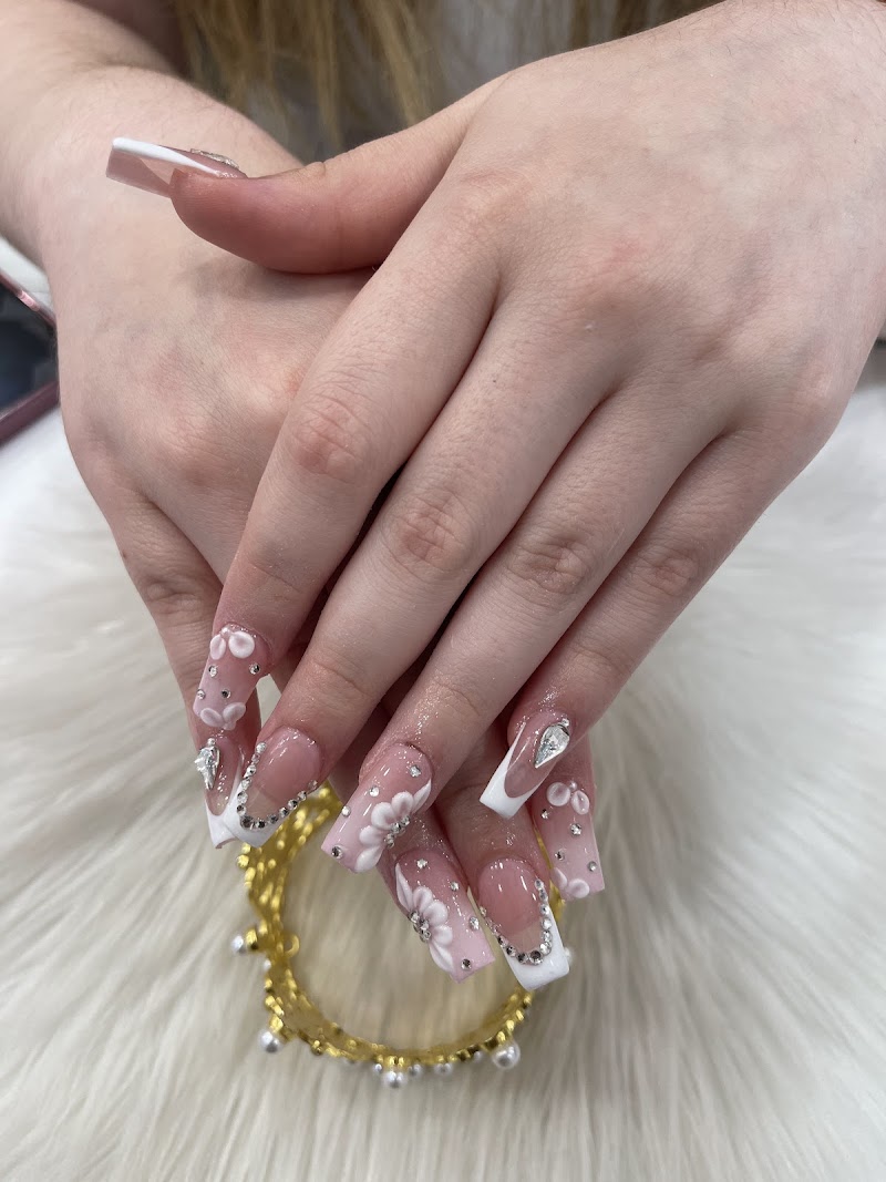 Nail Art at Maranatha Beauty Nails Salon in New York