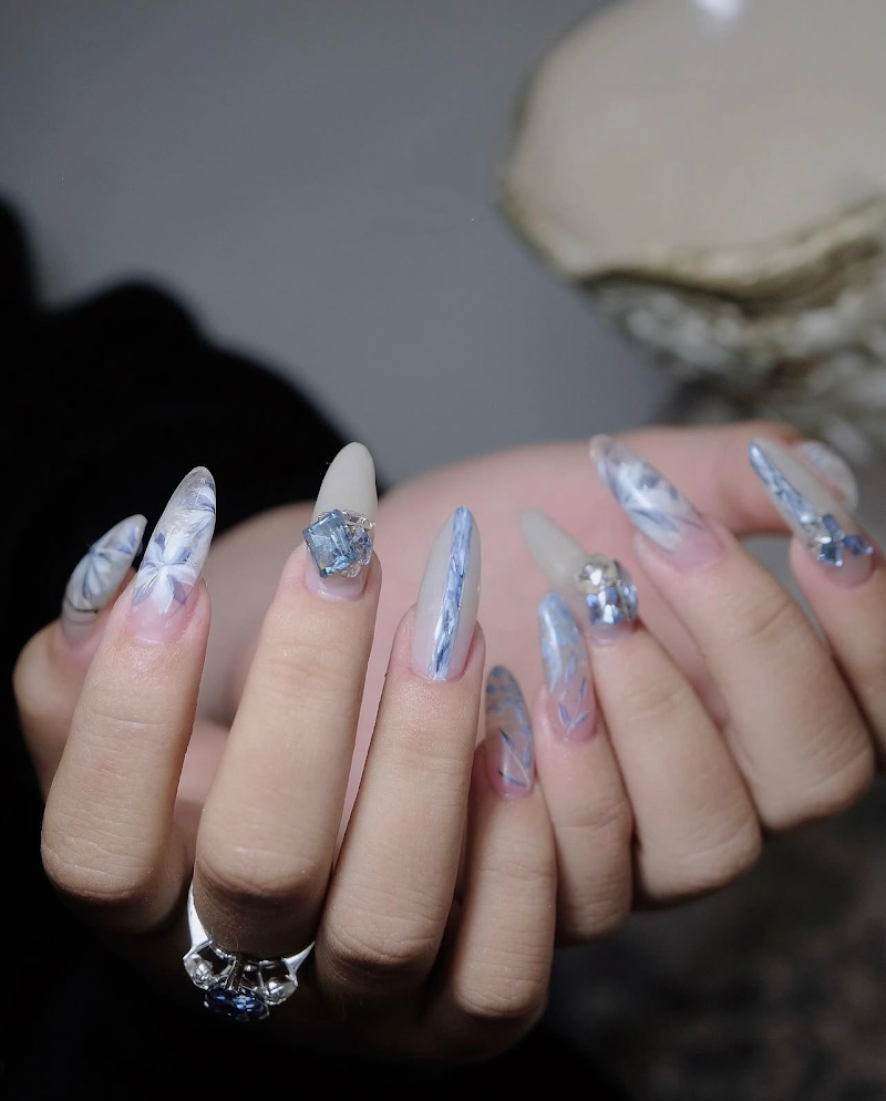 Wedding Nails nail design by Queenie nailart studio pasadena in Los Angeles