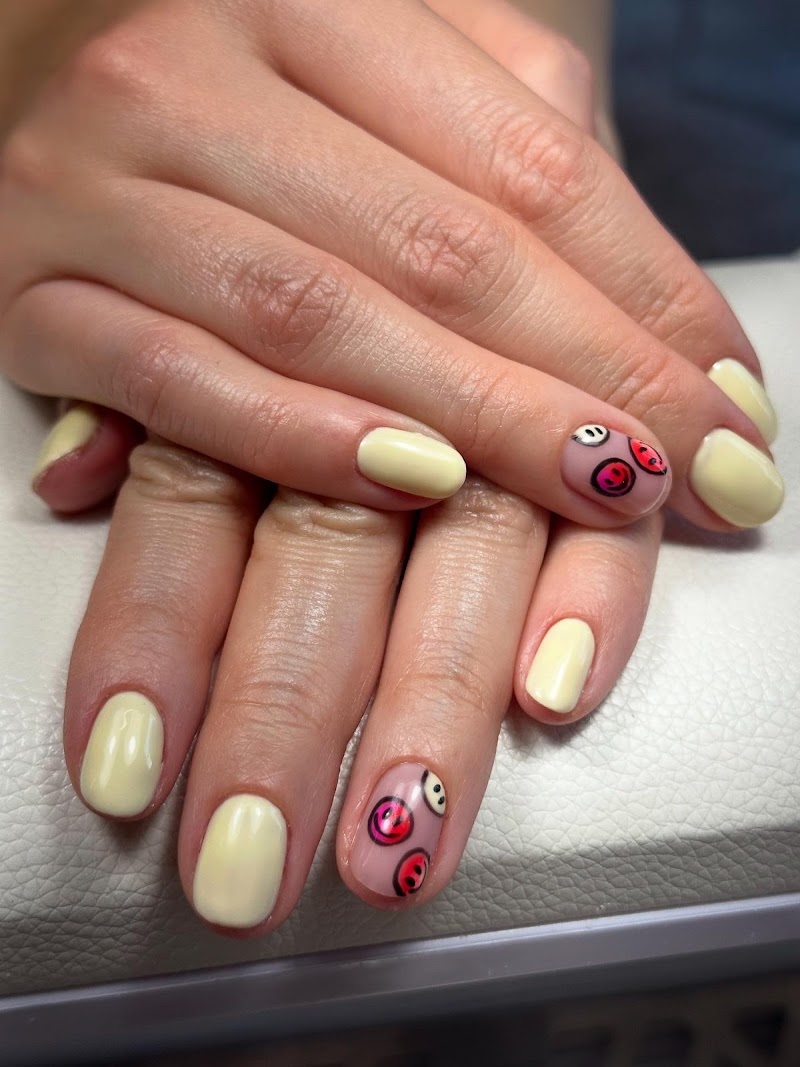 Valentine's Nails nail design by Hera’s Russian Manicure Nail & Beauty Salon – SoHo NYC in New York