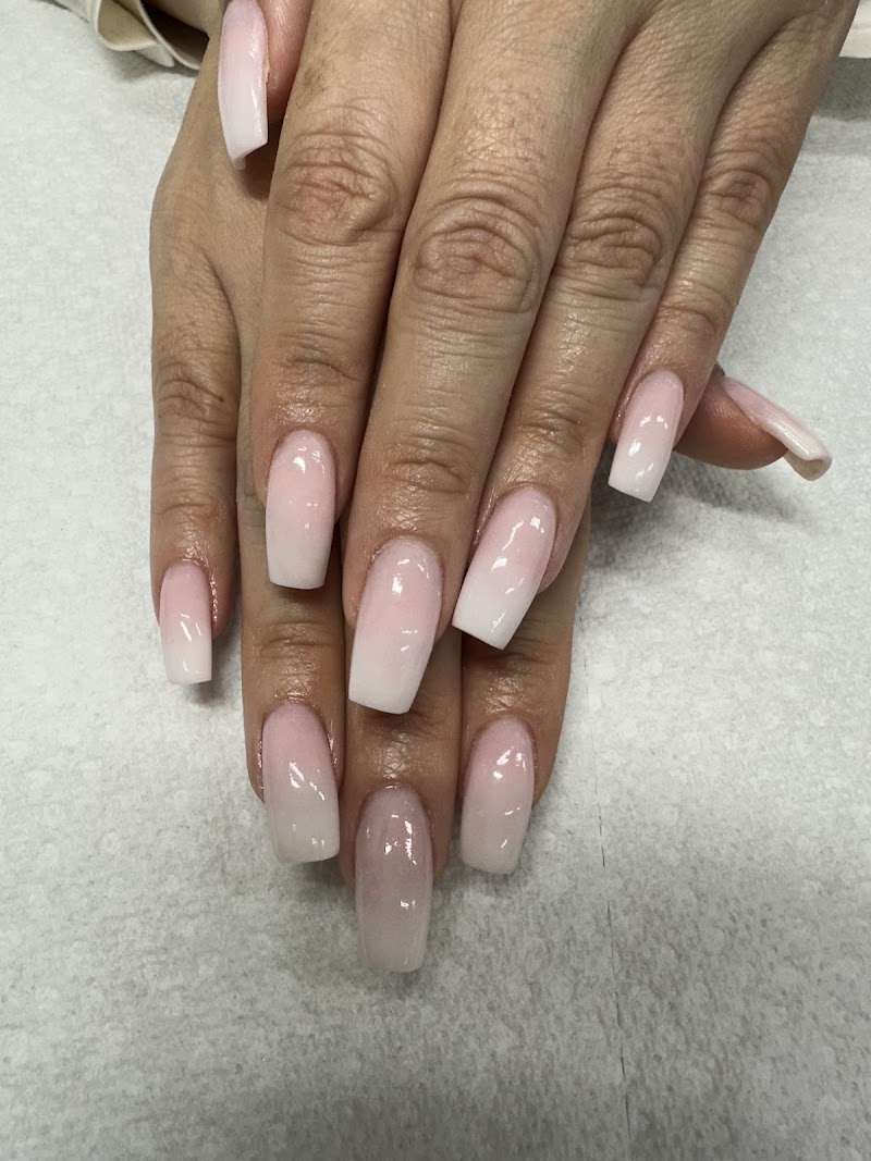 Stiletto Nails nail design by Golden Beauty Spa in New York