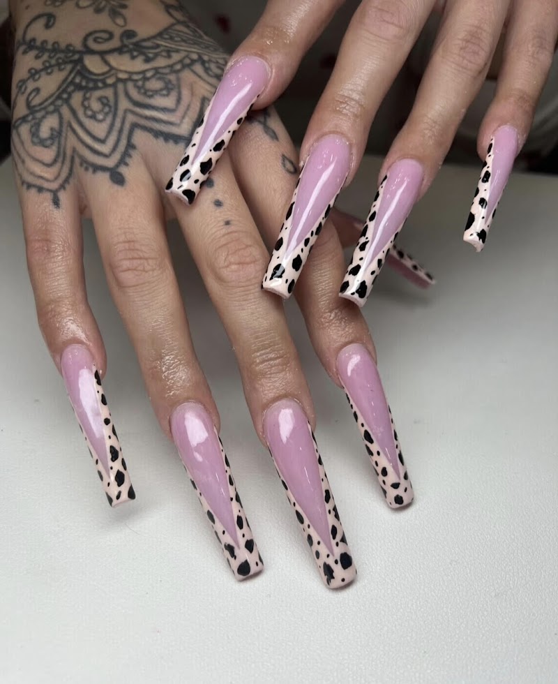 Nail Art at Omni Nails and Lash Lounge in Miami