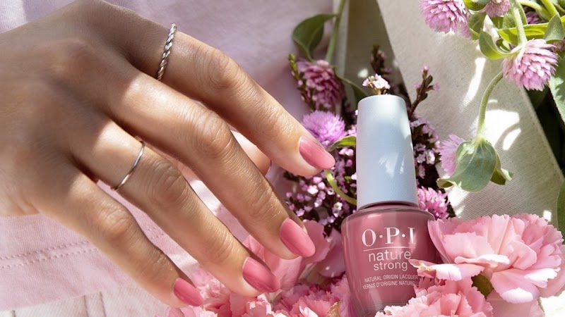 Oval at Dalia's Nail Lounge in New York