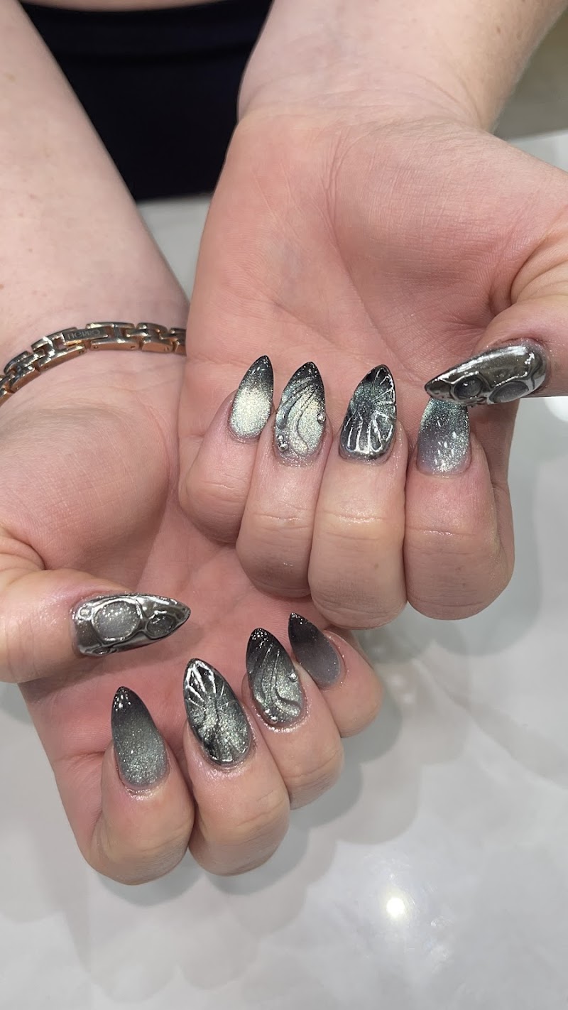 Chrome Nails nail design by Catherine Nails Blackwall