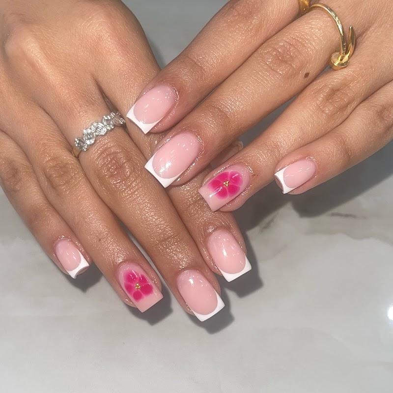 Chrome Nails nail design by Catherine Nails Blackwall