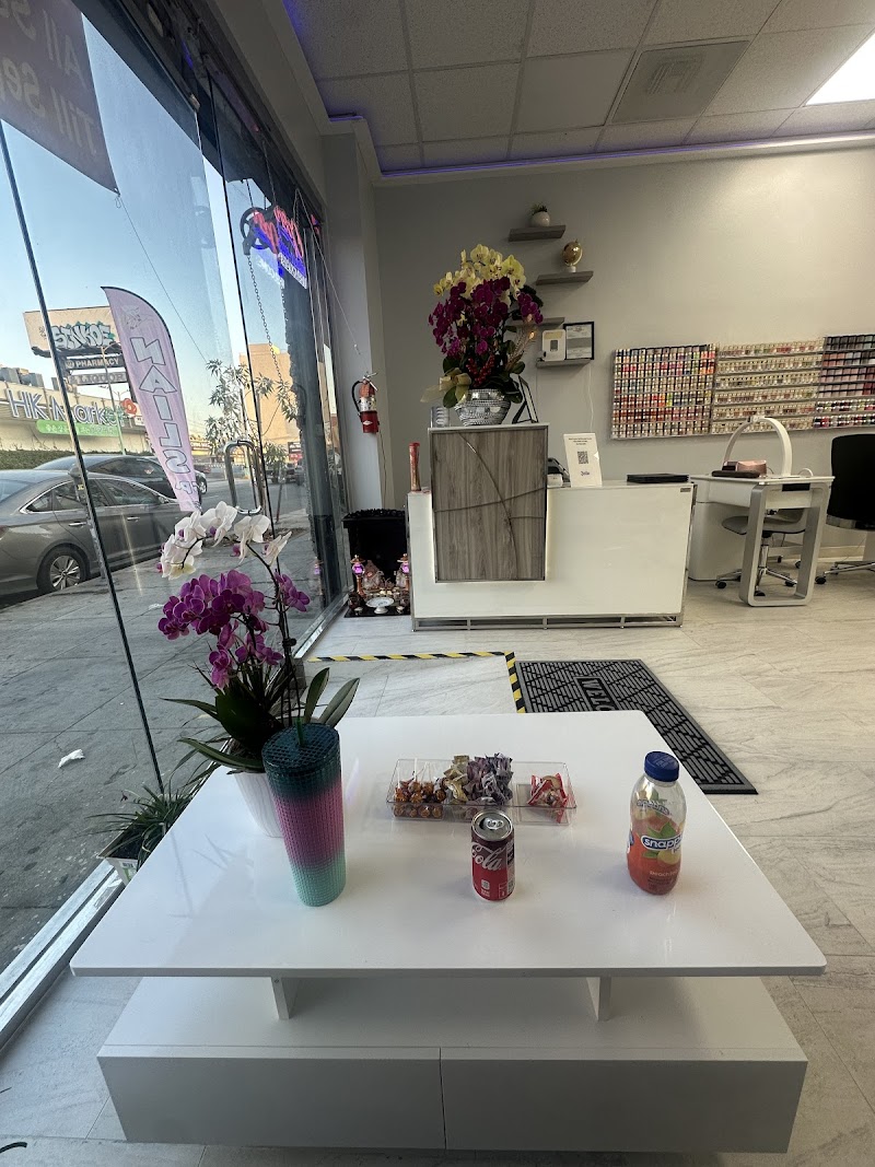 Christmas Nails nail design by V Nails Spa in Los Angeles