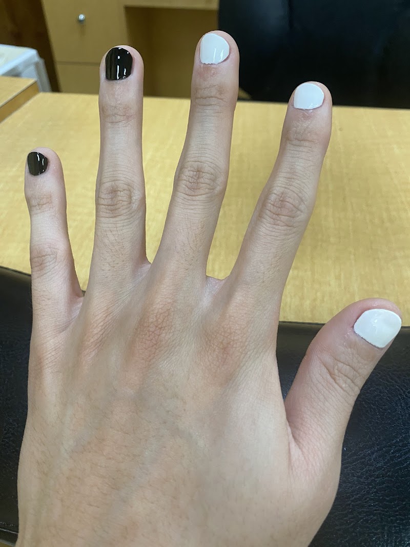 Ombre Nails nail design by Signature Nails & Spa in Los Angeles