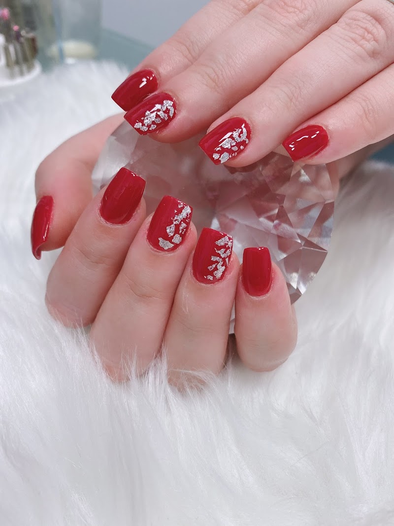 Red Nails nail design by K&D Nails