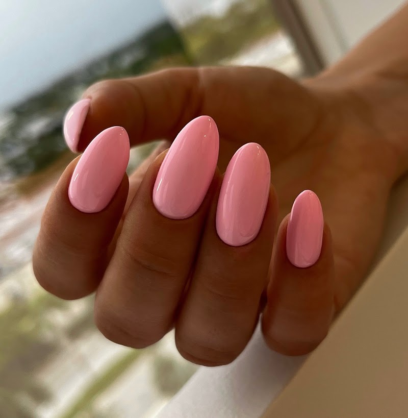 Oval at The Best Nails Miami in Miami