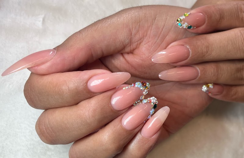 Bridal Nails nail design by Nail Issuez Nail Spa in Chicago