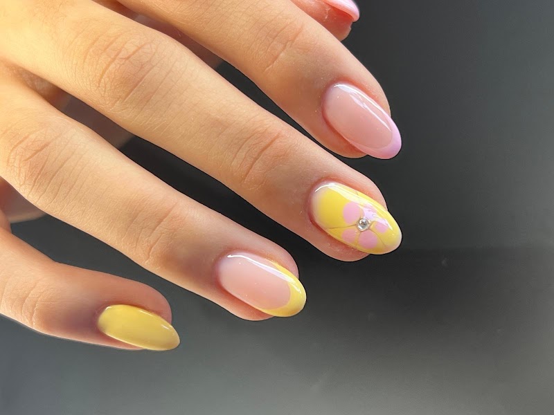 Ombre Nails nail design by Self-care Nails & Spa in Miami