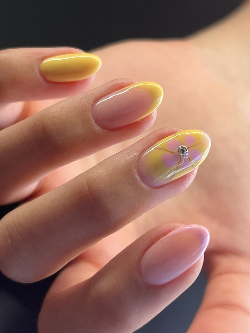 Ombre Nails nail design by Self-care Nails & Spa in Miami