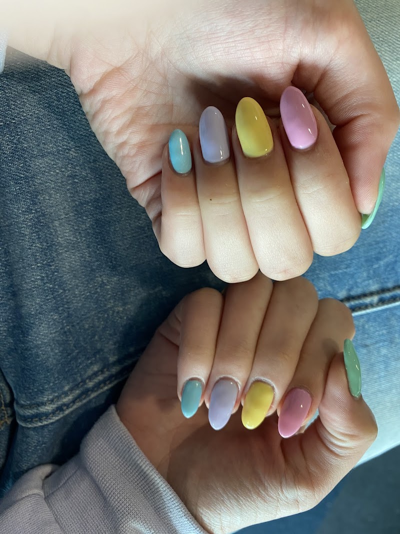 Summer Nails nail design by Sylvia's Nails in New York