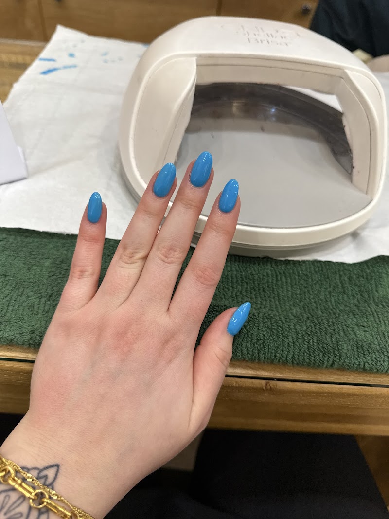 Almond Shape at Eighty-8 Nail Studio Covent Garden in London