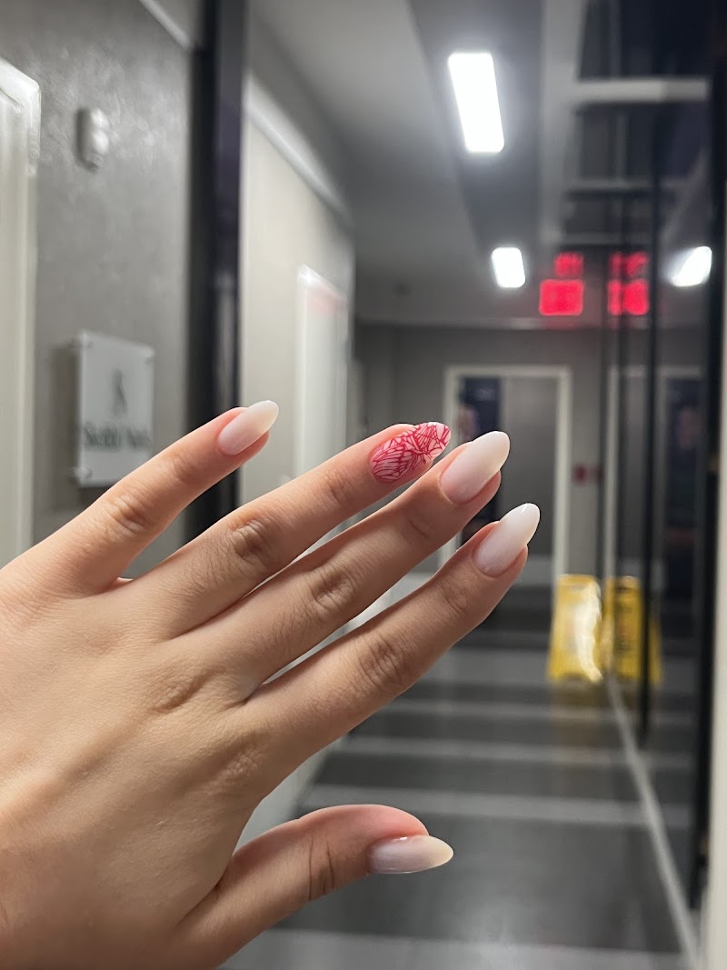 Ombre Nails nail design by Skobbi Nails Manicure and Pedicure in New York