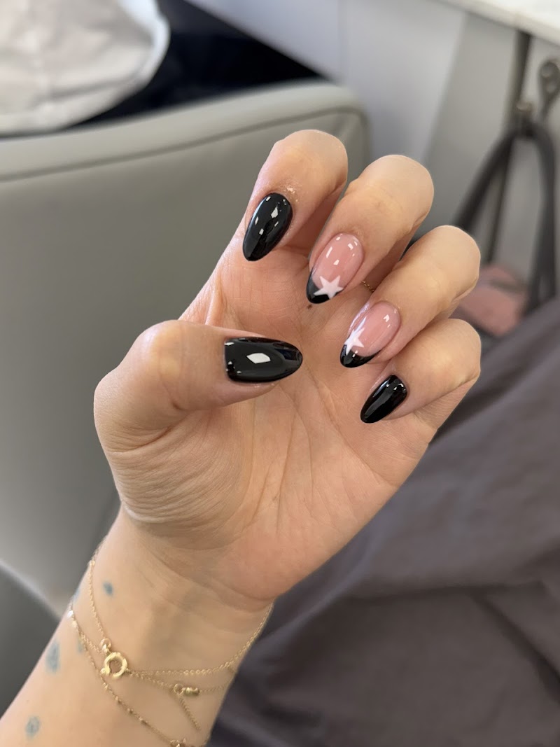 Red Nails nail design by Mike Nail Boutique