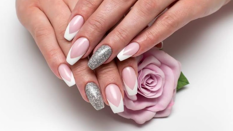 Glitter Nails nail design by Nail Lab & Spa in New York