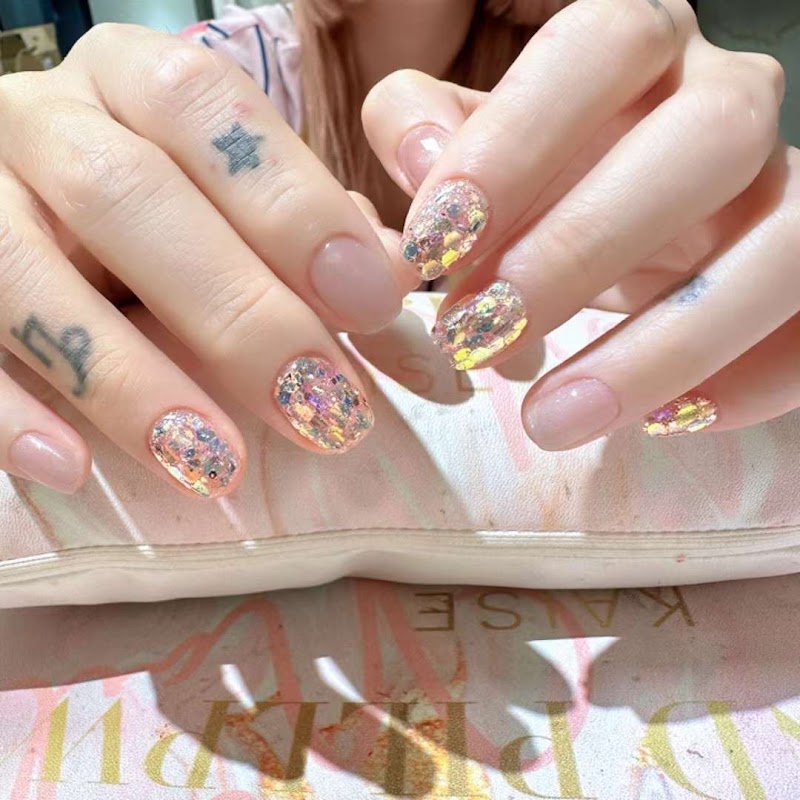 Fall Nails nail design by Summer Nail Studio in New York