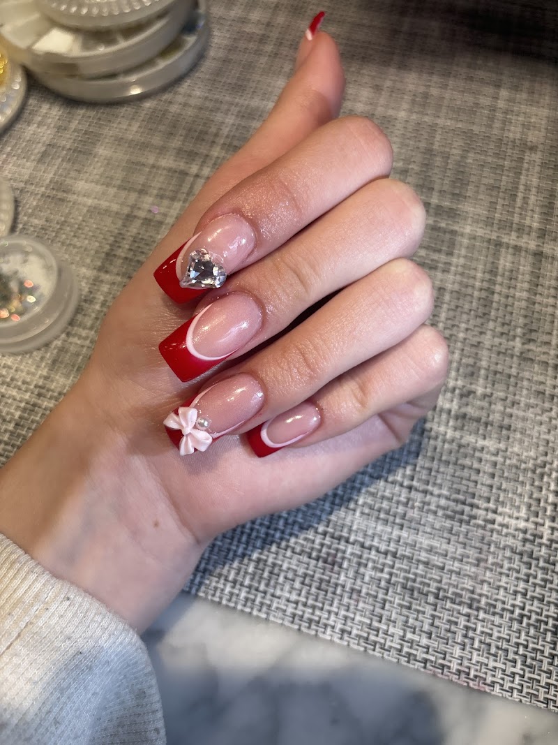 Nail Art at Lin Hollywood Nails in New York