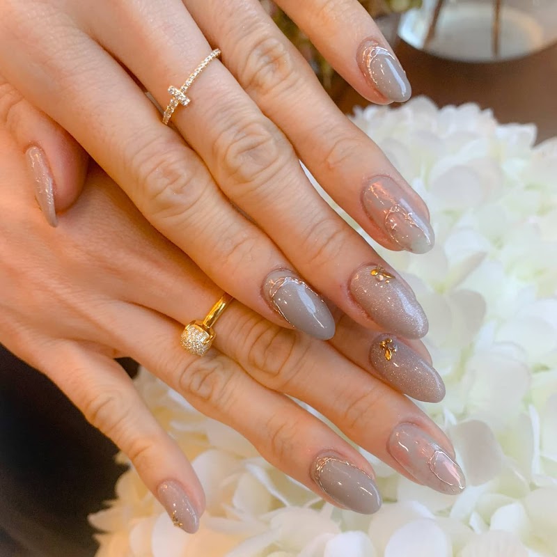 Marble Nails nail design by Pau Hana Japanese Nail in New York