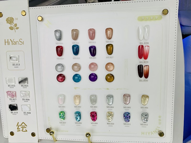 Glitter Nails nail design by Tom nails in London