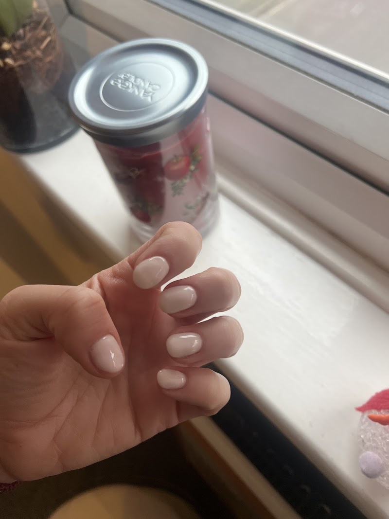 How Much Do Nail Techs Charge? A 2026 Pricing Guide