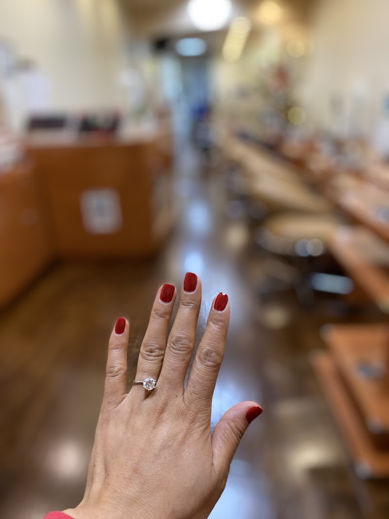 Oval at Nails Mantra in New York