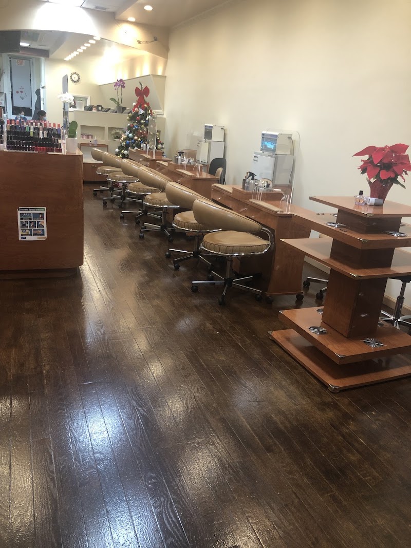 Red Nails nail design by Nails Mantra in New York