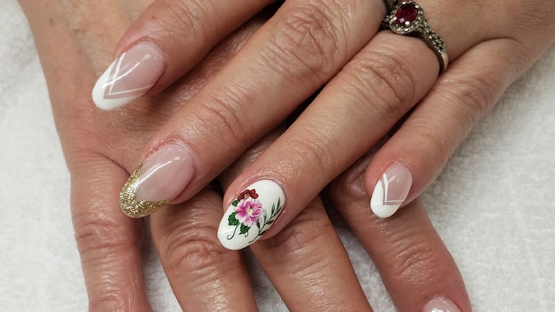 Nails by Dennise - Nail Salon in Chicago