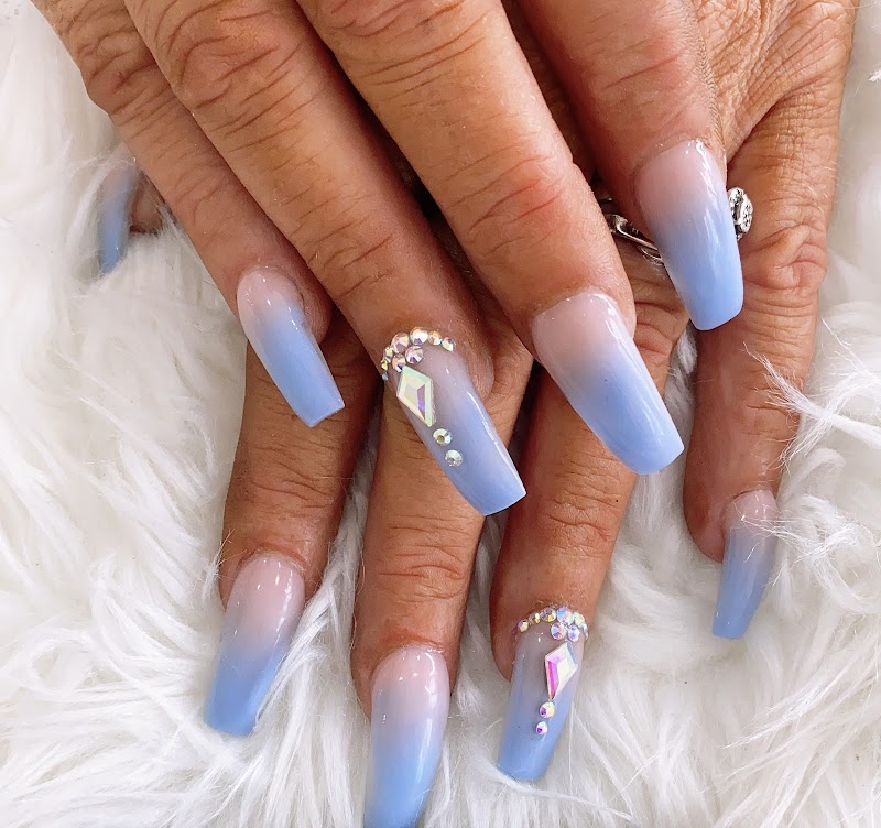 Stiletto Nails nail design by Luxi Spa in Miami