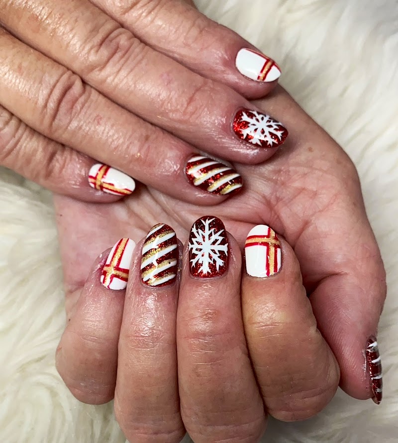 Stiletto Nails nail design by Luxi Spa in Miami