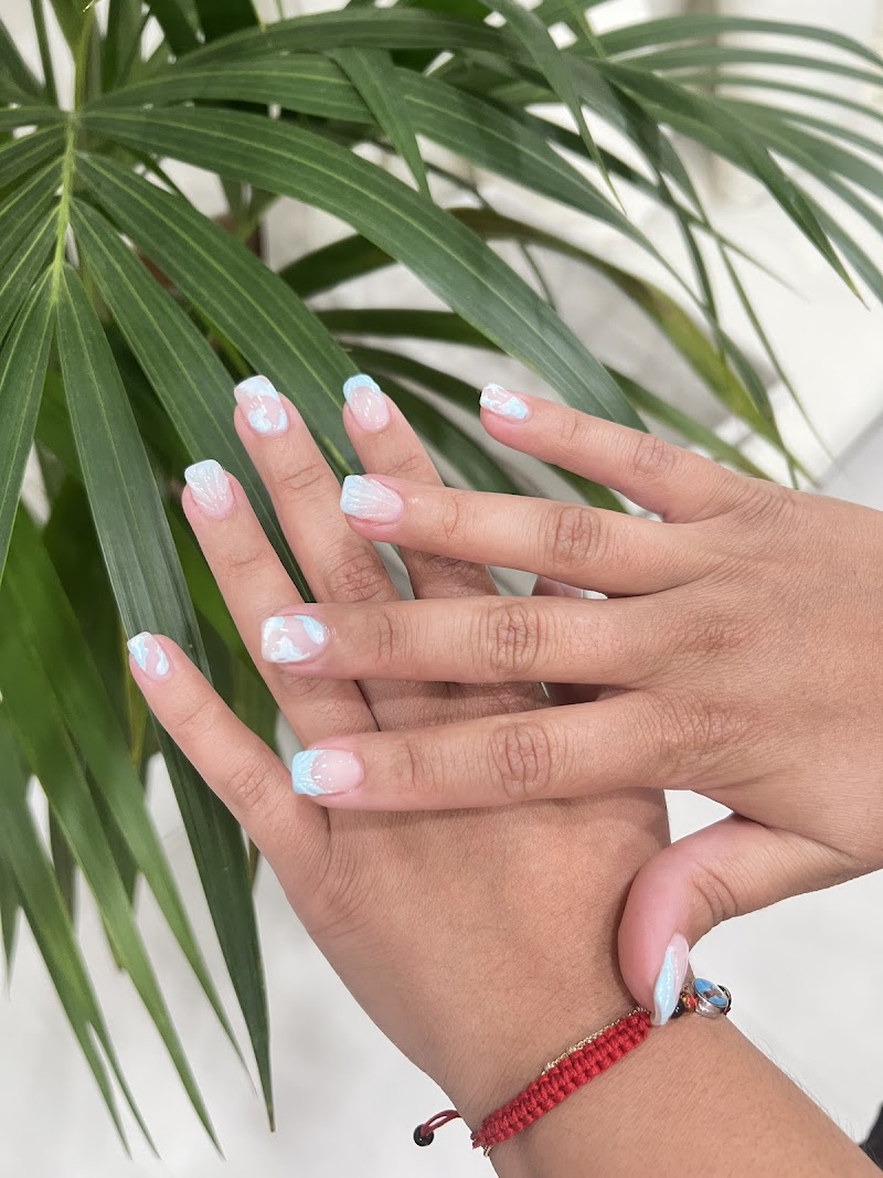 Marble Nails nail design by Nail Mood Beauty Lounge