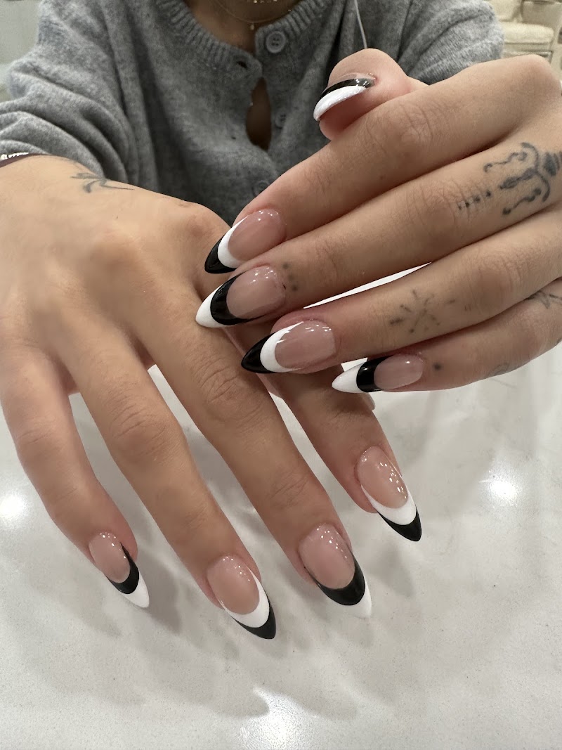 Marble Nails nail design by Nail Mood Beauty Lounge