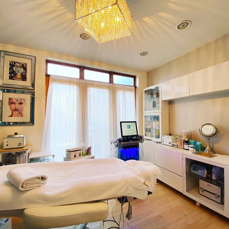 Nail Salon at Dynamic Salon SPA Studios in Chicago