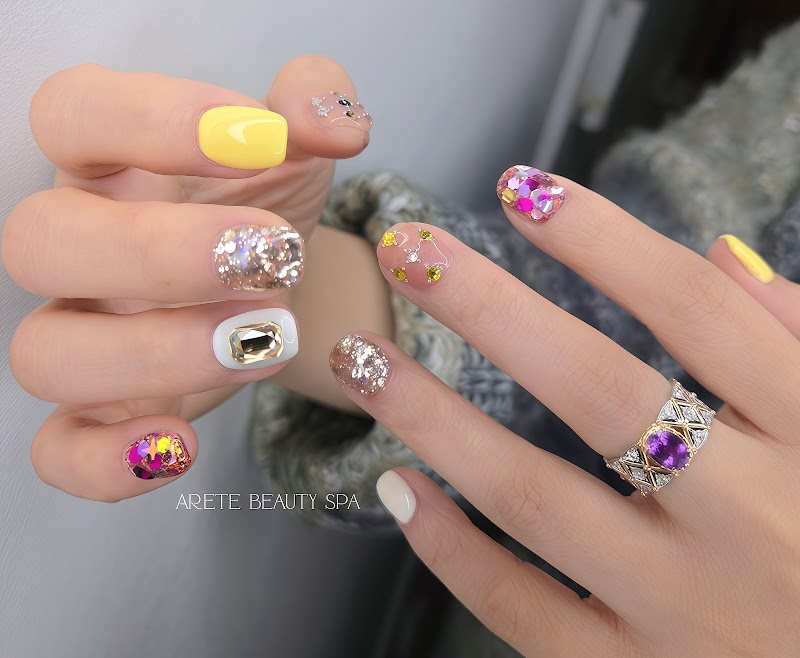 Holographic Nails nail design by Arete Beauty Spa - Nail de Vue