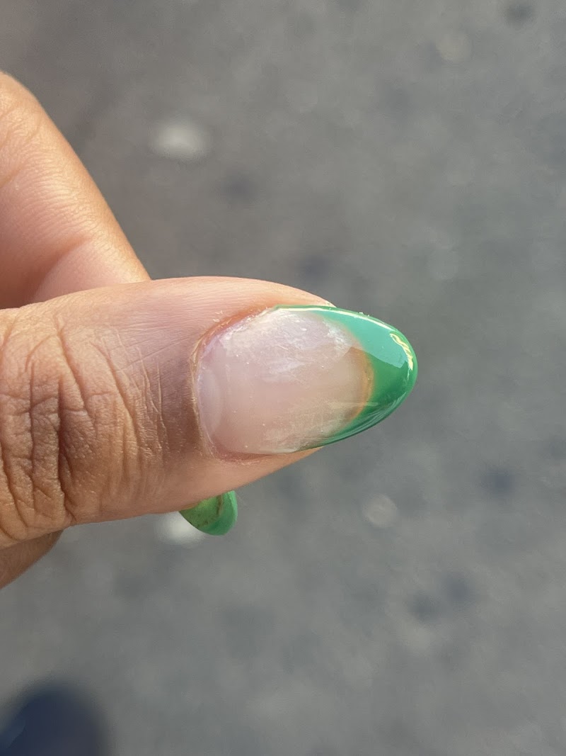 French Tips at Serenitee SPA Bus in New York