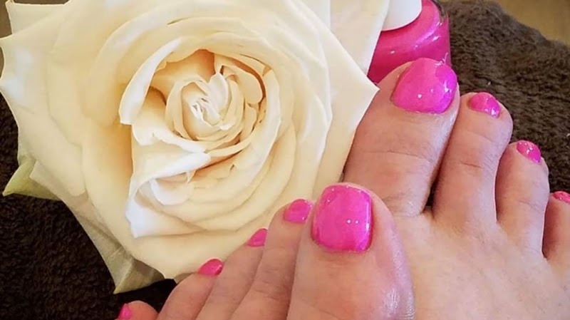 Coastal Nails nail design by SereniTee Spa Bus in New York