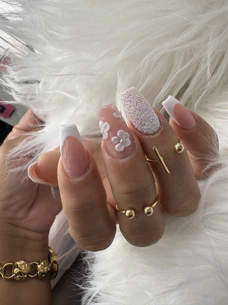 Almond Nails nail design by La Mora Beauty Salom Llc in Miami