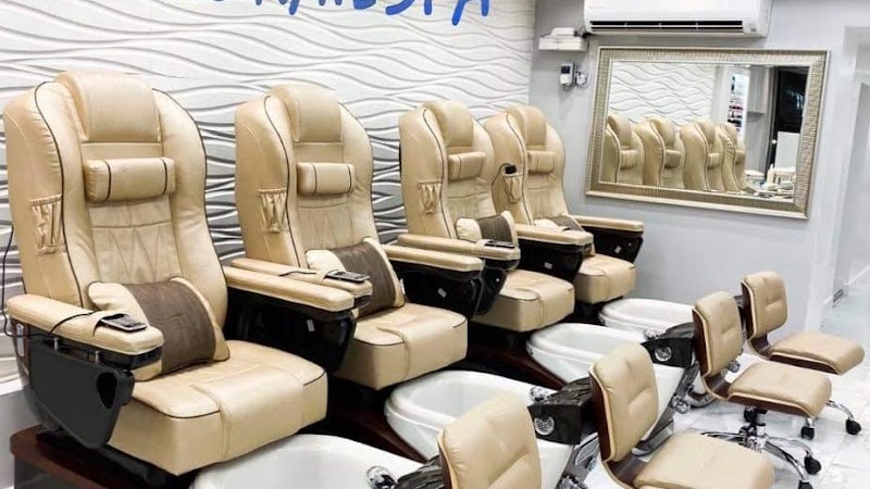 Nail Salon at Deluxe Nail SPA - Clapham in London