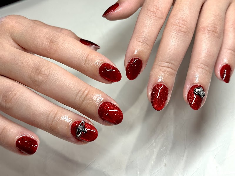 Christmas Nails nail design by California Nails in Los Angeles