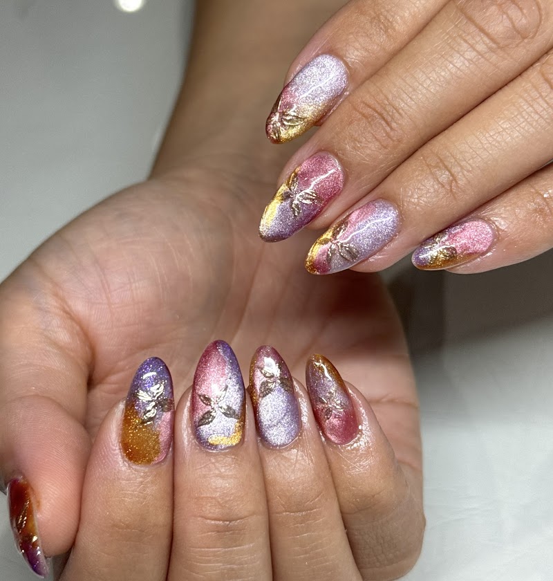 Christmas Nails nail design by California Nails in Los Angeles