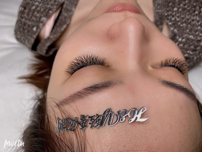 Nail Salon at H&y Beauty -ny 法拉盛仪器野生眉·美甲·美睫工作室 in New York