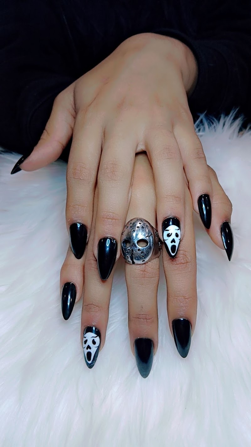 French Tip Nails nail design by Jenny's Nail Salon En Metropolitan in New York