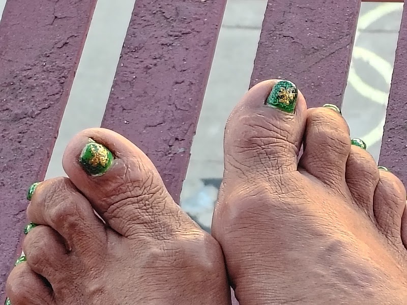 Glitter Nails nail design by Empire Nail Lounge - Sunset (20% OFF FOR NEW CUSTOMER) in Los Angeles