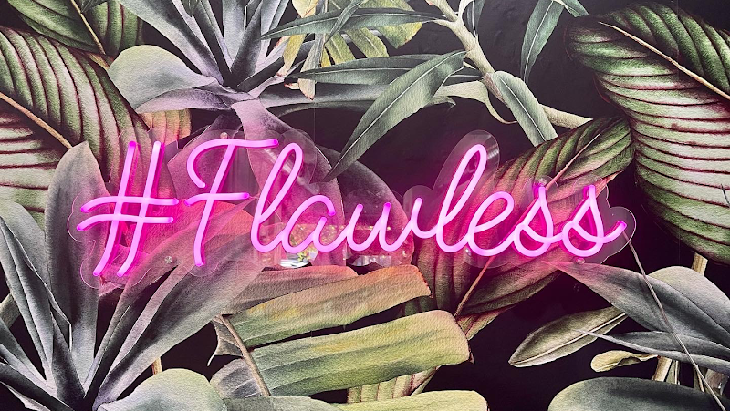 Nail Salon at Flawless Nails SPA Ravenswood in Chicago