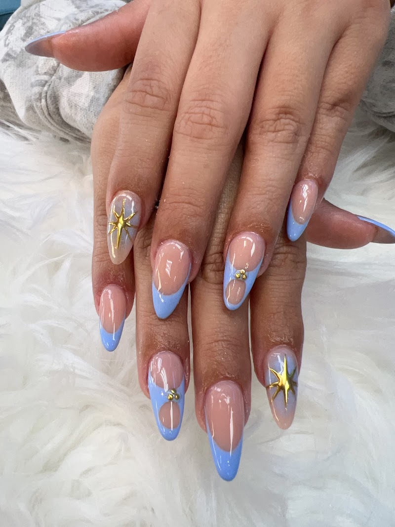 Wedding Nails nail design by KM Nails and lashes lounge in Los Angeles