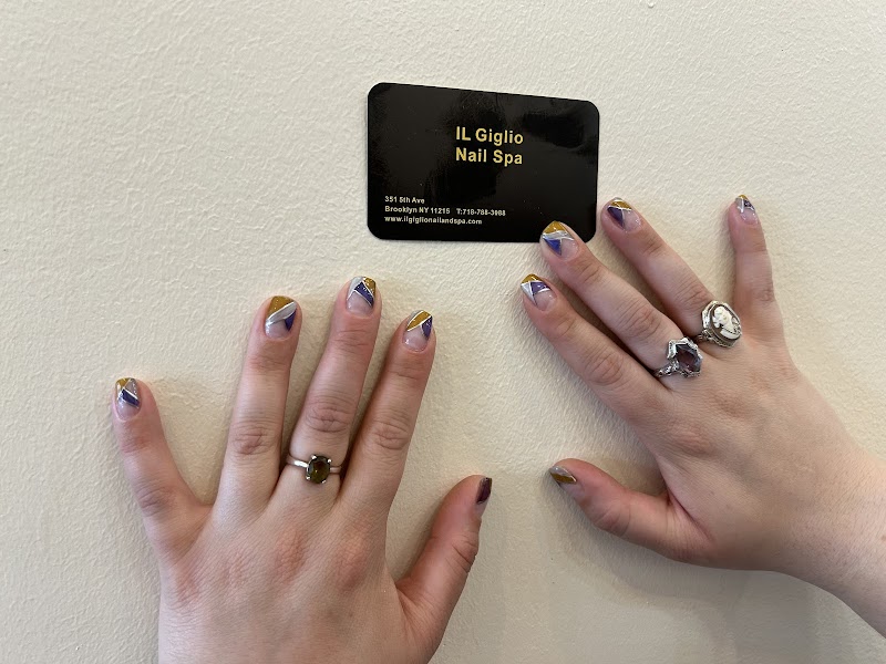 Geometric Nails nail design by IL Giglio Nail & Spa in New York