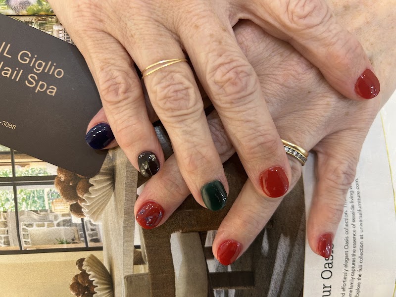 Geometric Nails nail design by IL Giglio Nail & Spa in New York