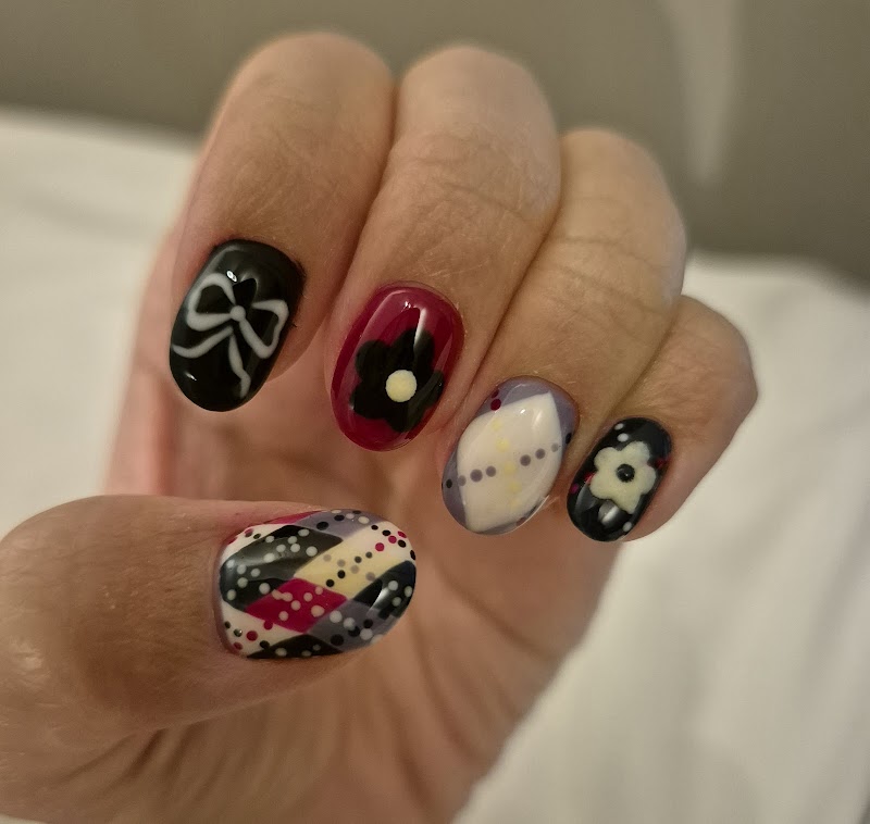 Fall Nails nail design by GreenHouse Studio Hackney in London